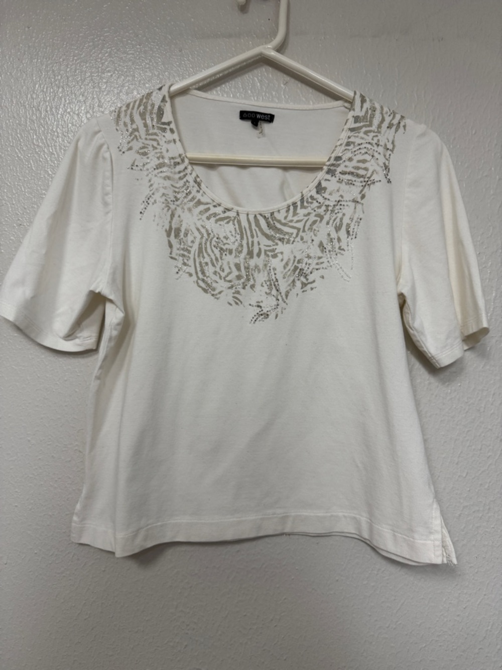 600 West Cream Scoop Neck Short Sleeve Top with Metallic Print